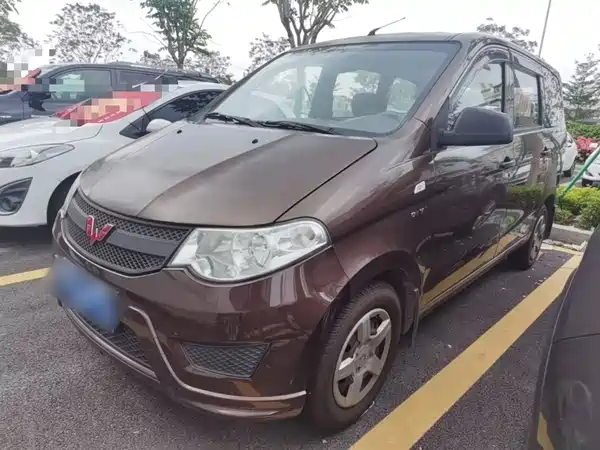 Wuling Hongguang 2015