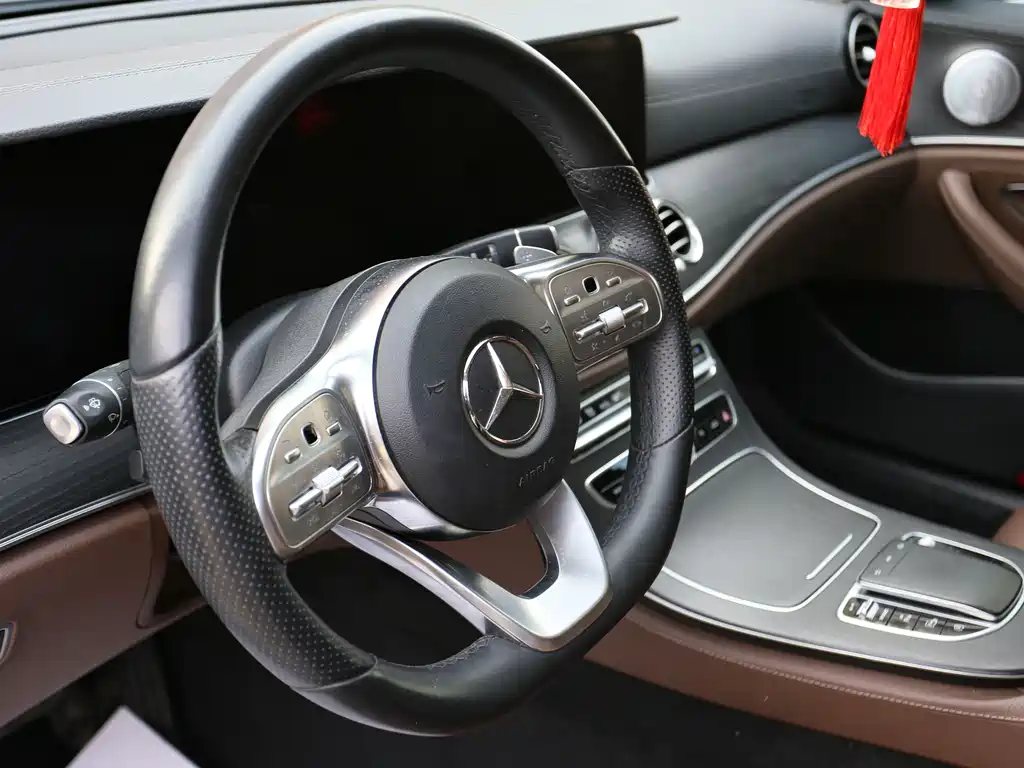 Mercedes-Benz E-Class 2019 — фото 10