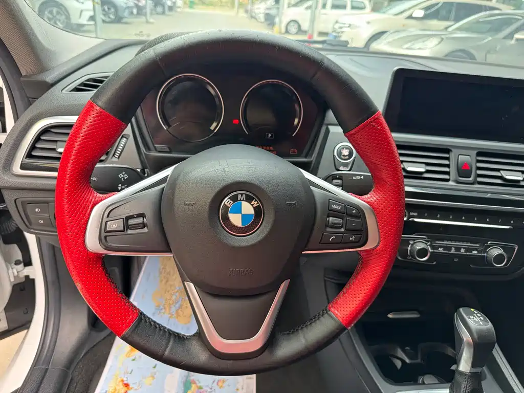 BMW 1 Series 2019 — фото 9