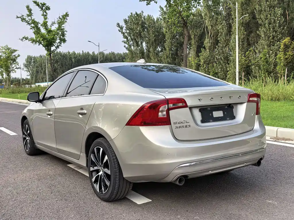 Volvo S60 2020 — фото 19