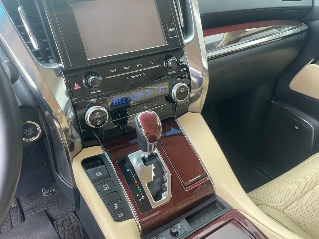 Toyota Alphard 2018 — фото 8