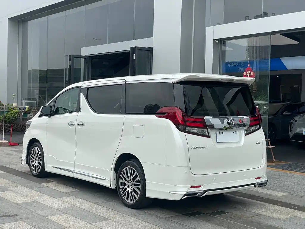Toyota Alphard 2018 — фото 19