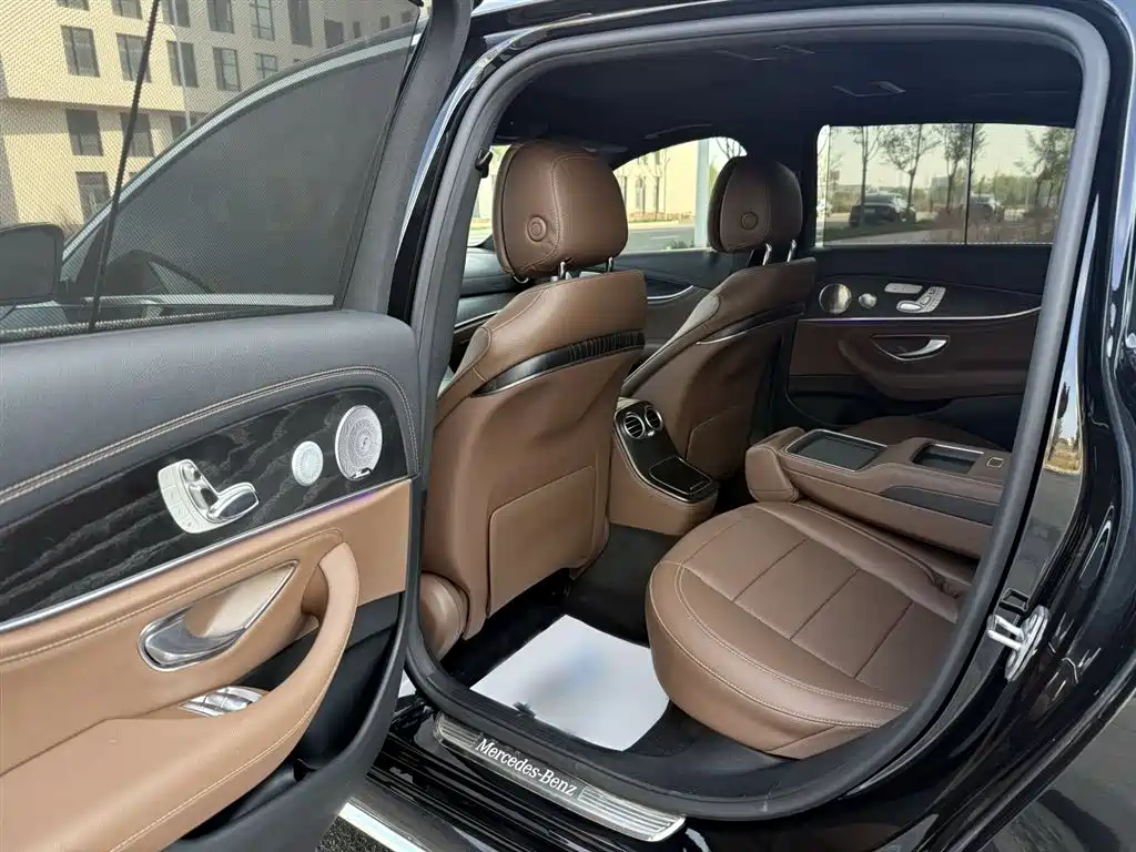 Mercedes-Benz E-Class 2020 — фото 19