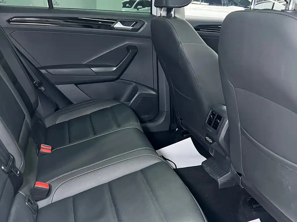 Volkswagen T-Roc 2021 — фото 16