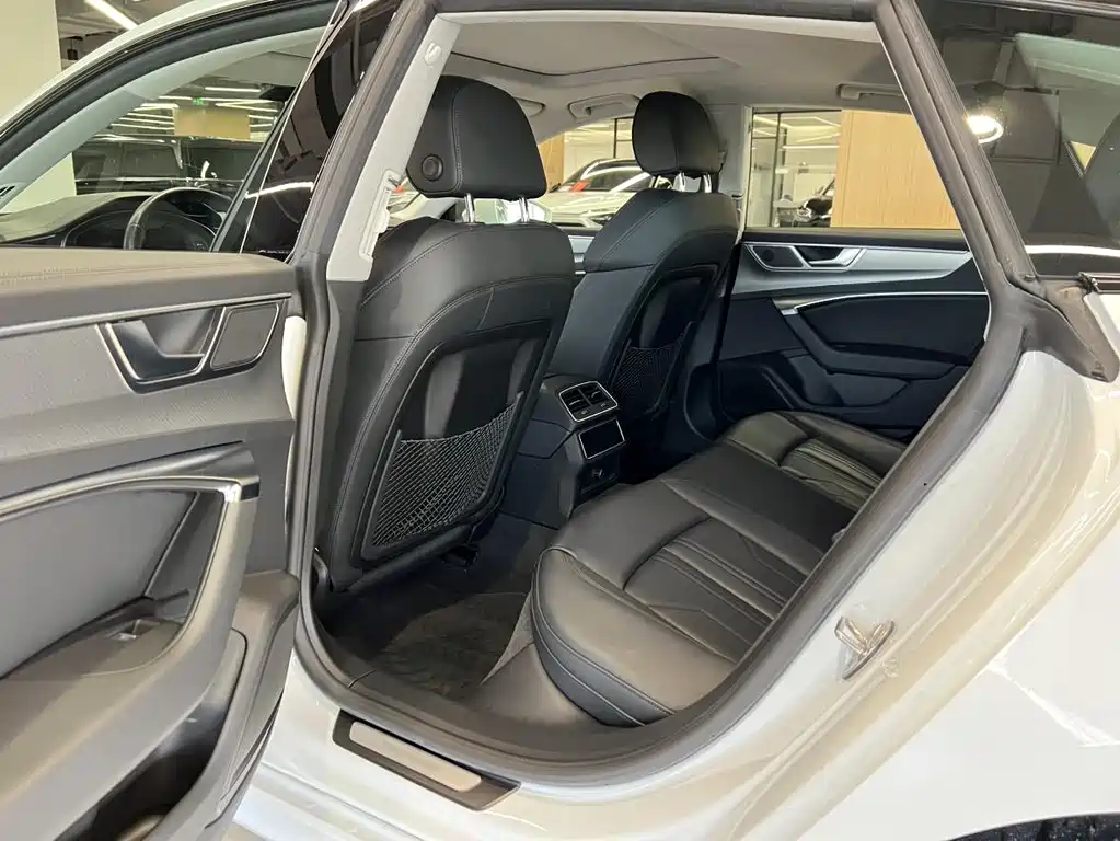 Audi A7 2023 — фото 10