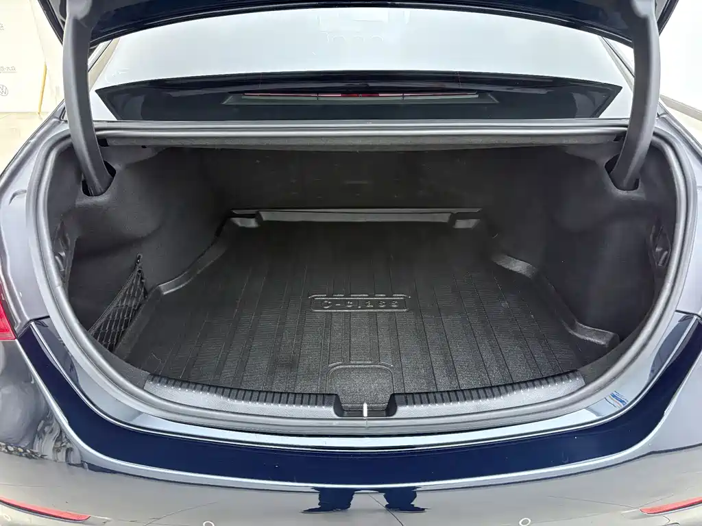 Mercedes-Benz C-Class 2024 — фото 13