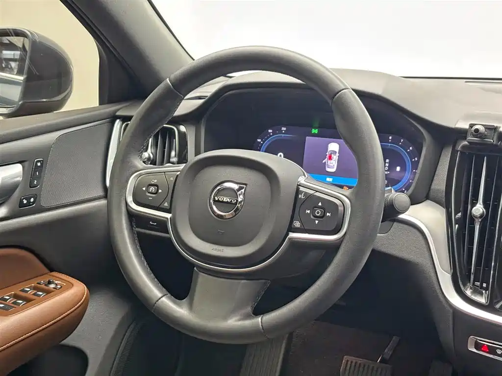 Volvo S60 2023 — фото 23