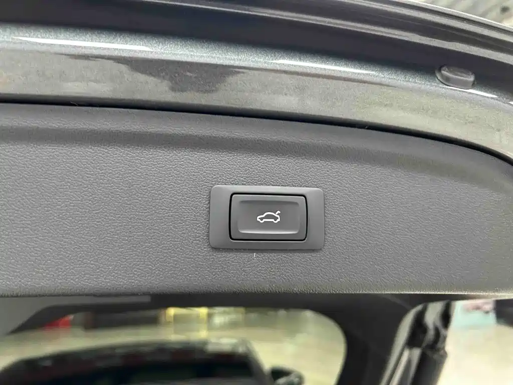 Audi A3 2023 — фото 17