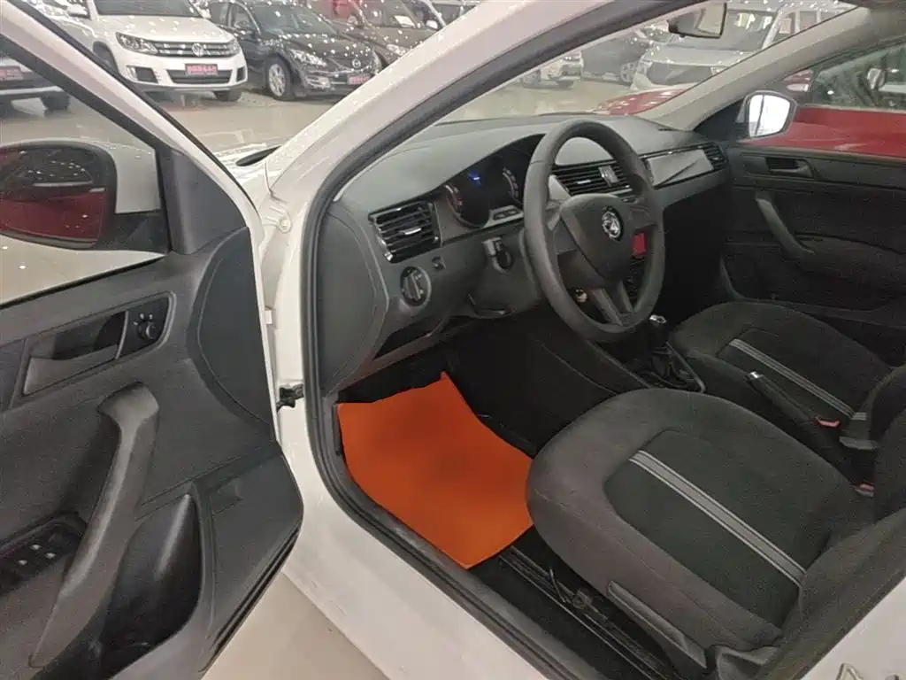 Skoda Rapid Spaceback 2020 — фото 16
