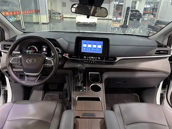 Toyota Sienna 2023