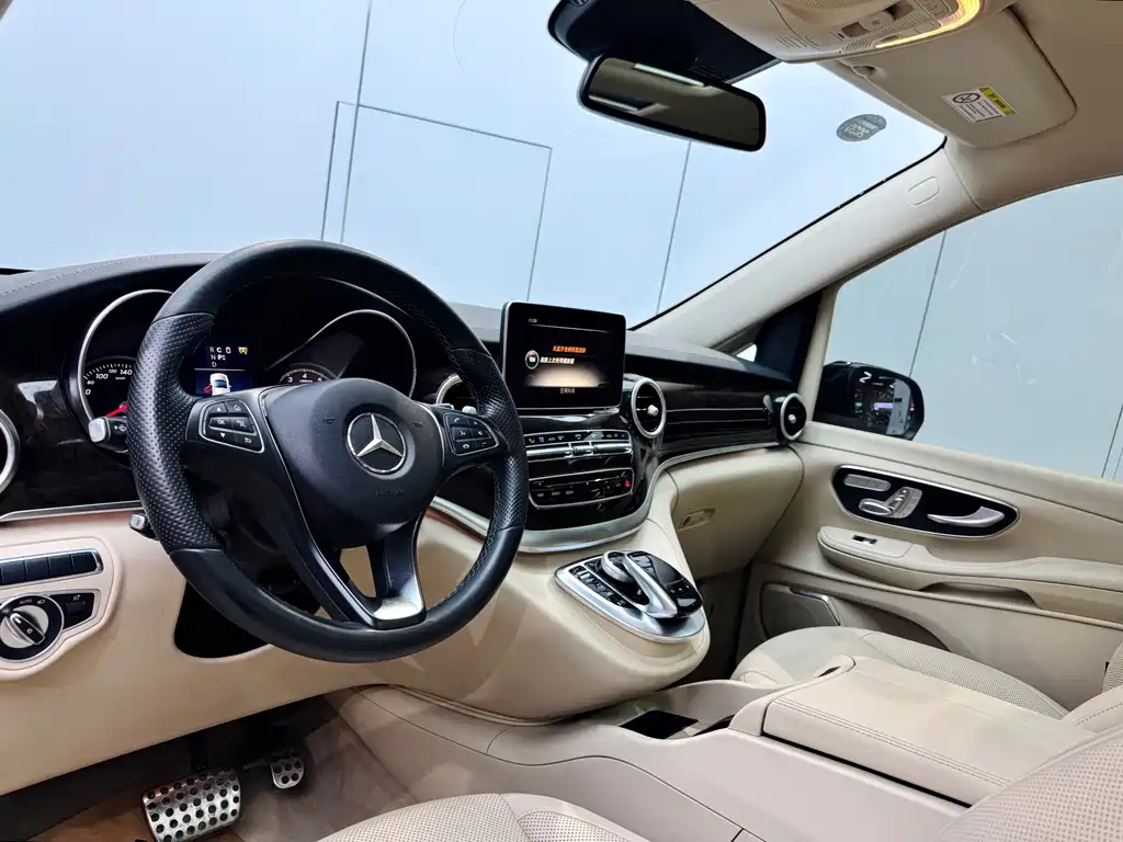 Mercedes-Benz V-Class 2018 — фото 24