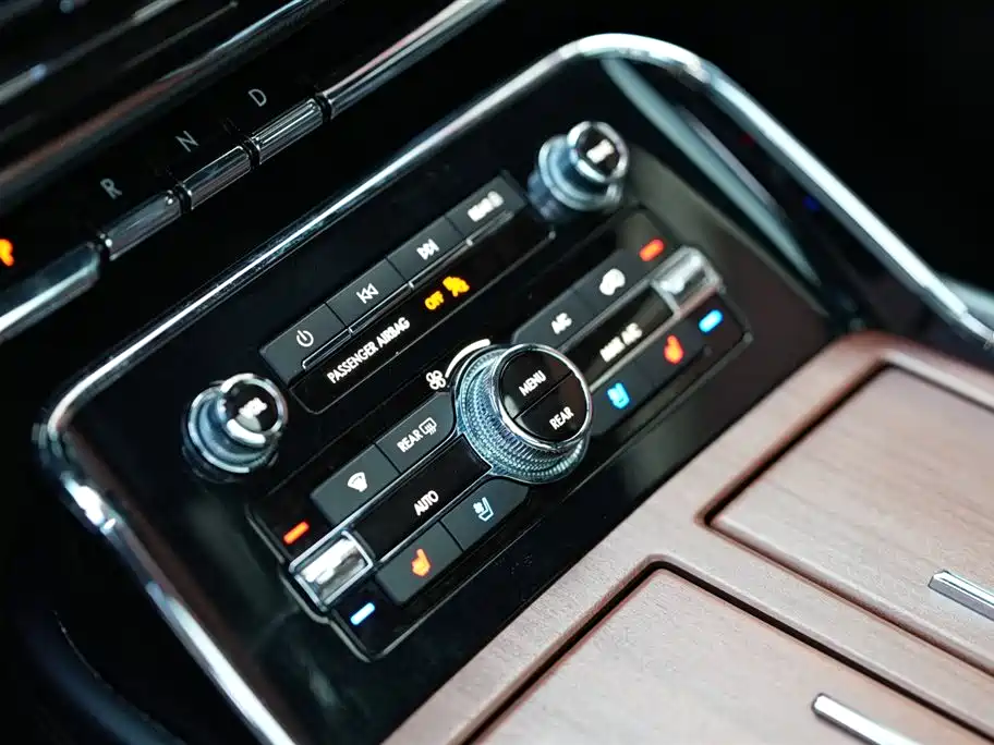 Lincoln Navigator 2019 — фото 17