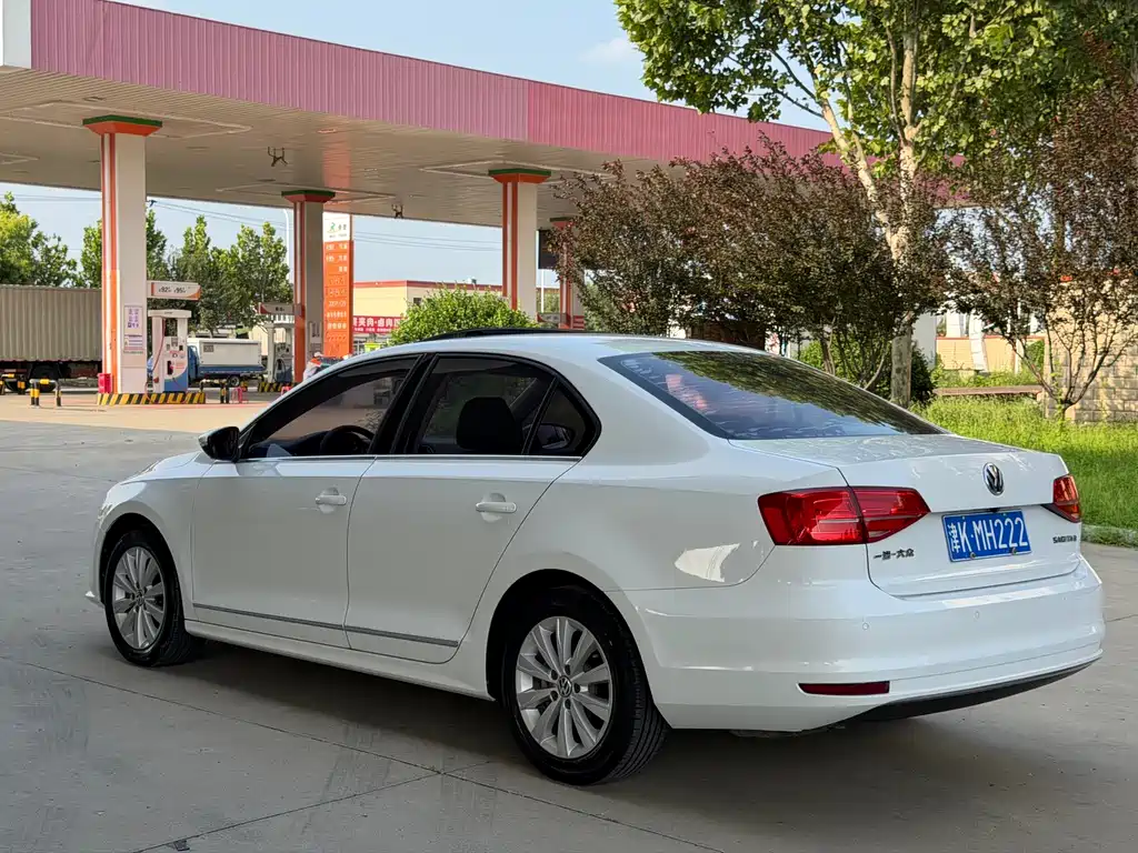 Volkswagen Sagitar 2016