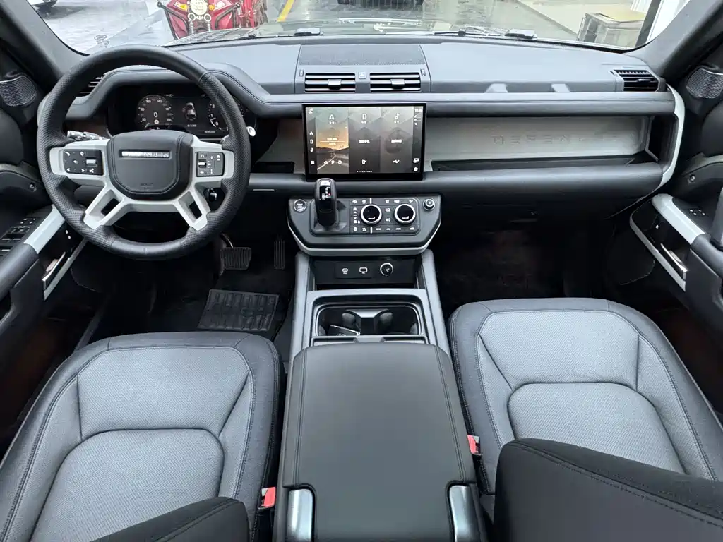 Land Rover Defender 2023 — фото 11