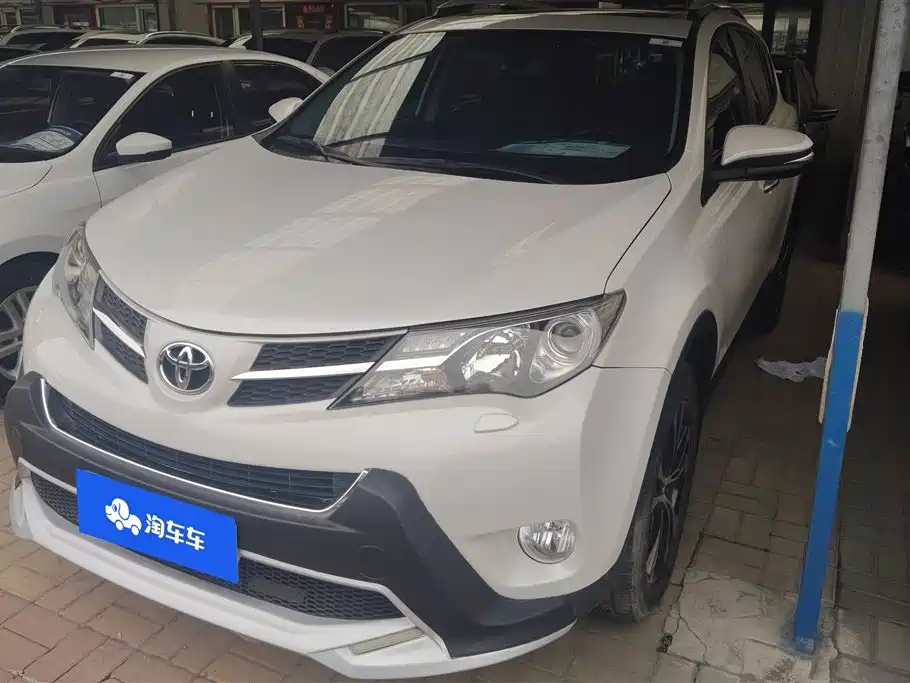 Toyota RAV4 2015 — фото 1