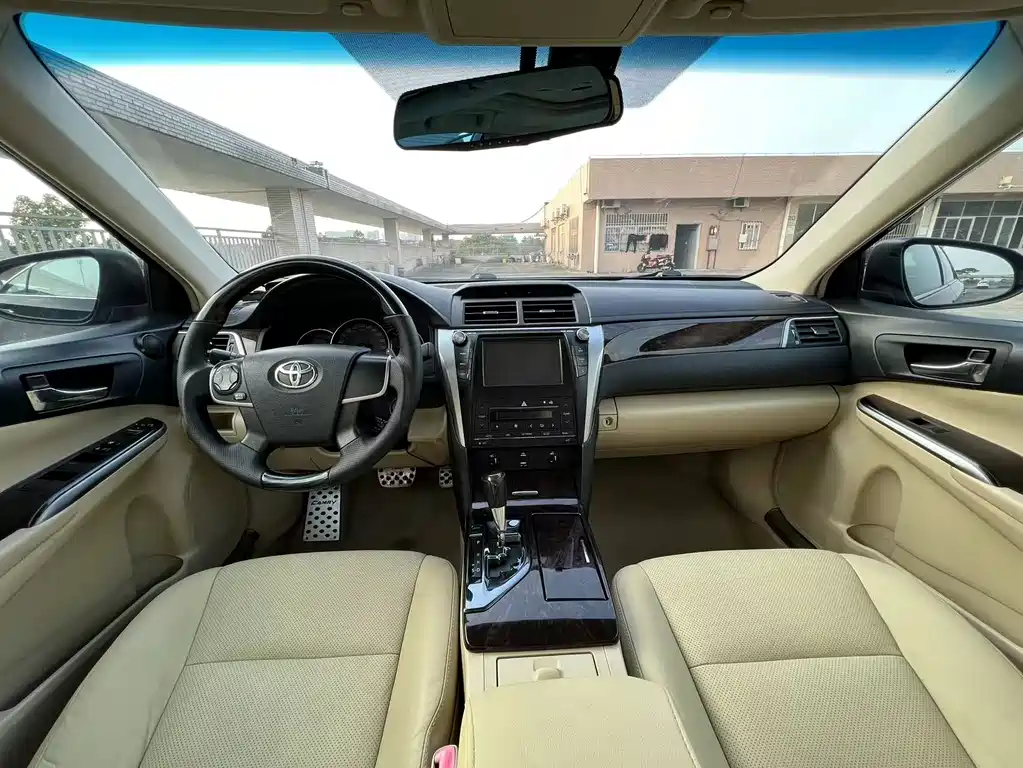 Toyota Camry 2015 — фото 9