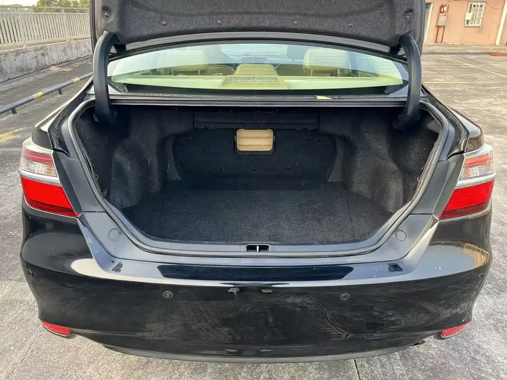 Toyota Camry 2015 — фото 17