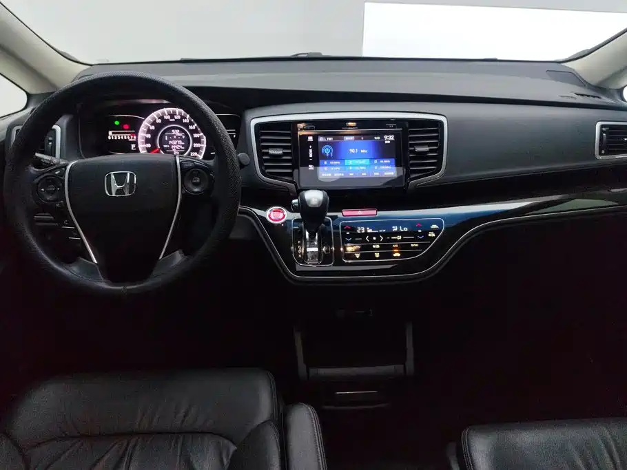 Honda Odyssey 2018 — фото 12