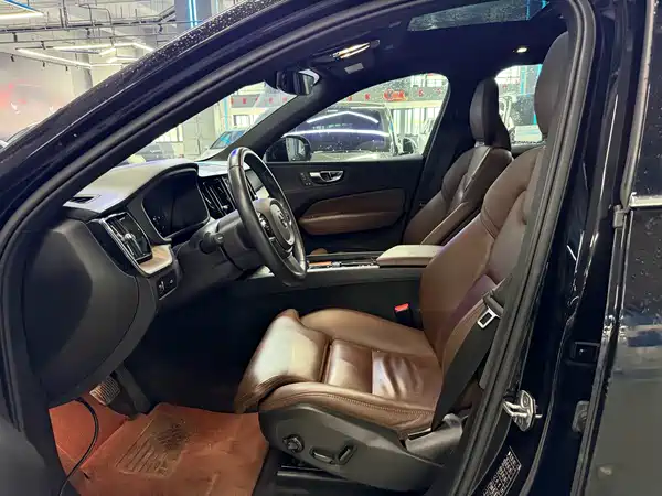 Volvo XC60 2021