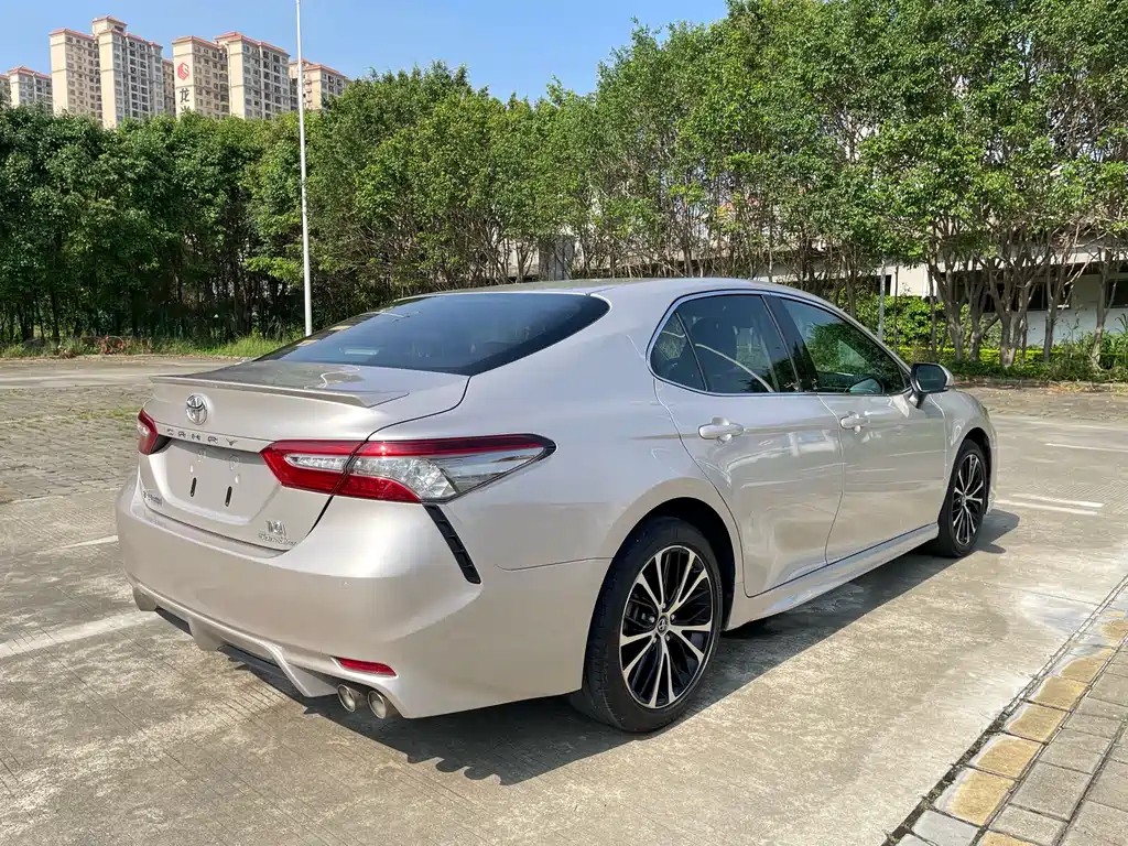 Toyota Camry 2019 — фото 14