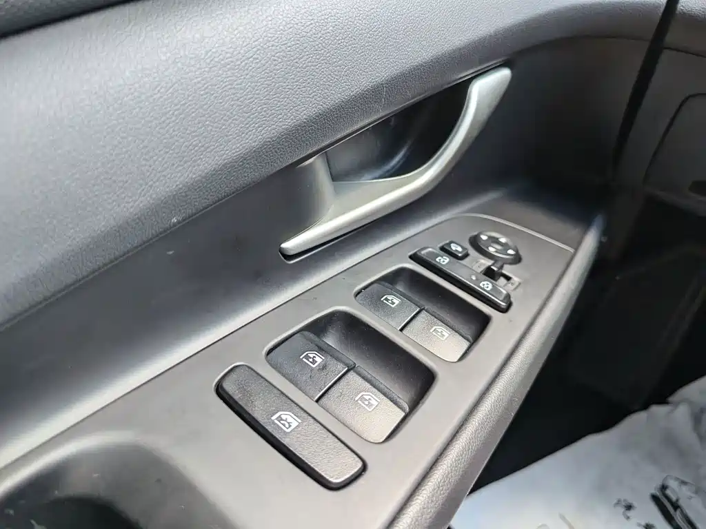 Hyundai Elantra 2023 — фото 19