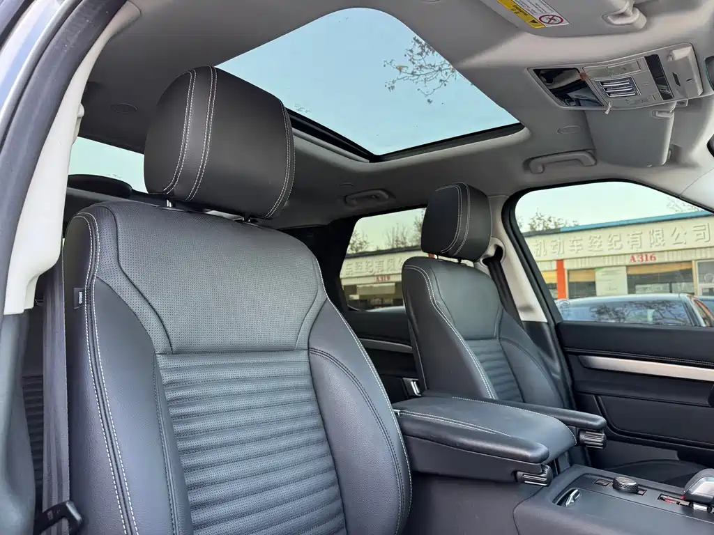 Land Rover Discovery 2023 — фото 11