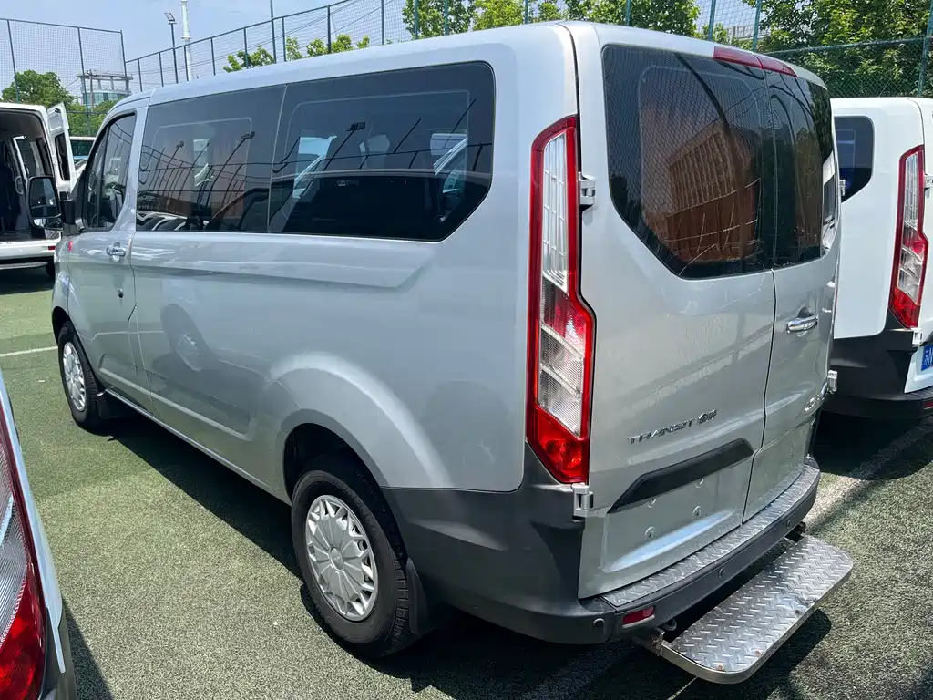 Ford Transit 2018 — фото 9