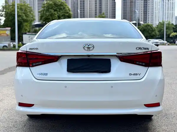 Toyota Crown 2016