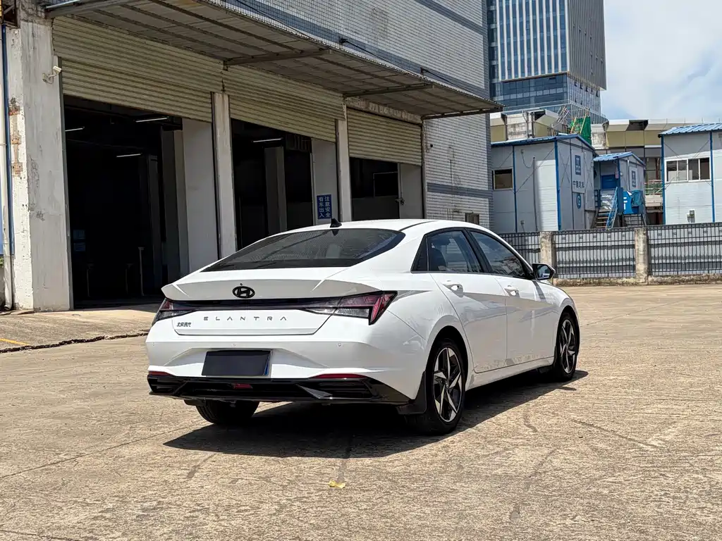 Hyundai Elantra 2022