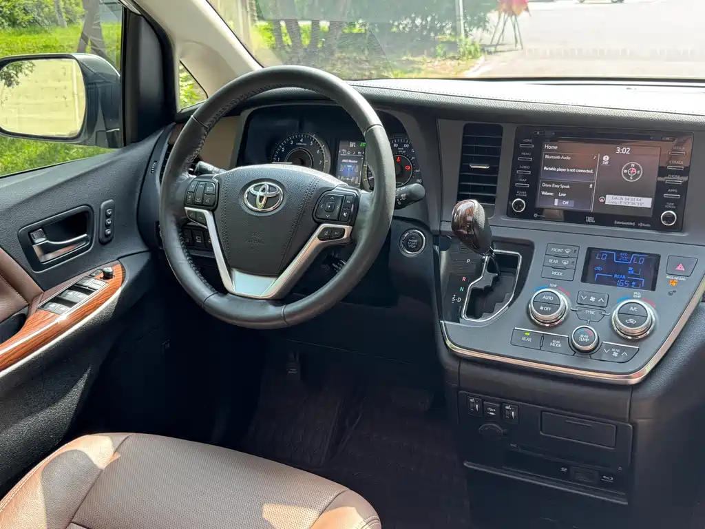 Toyota Sienna 2019 — фото 20