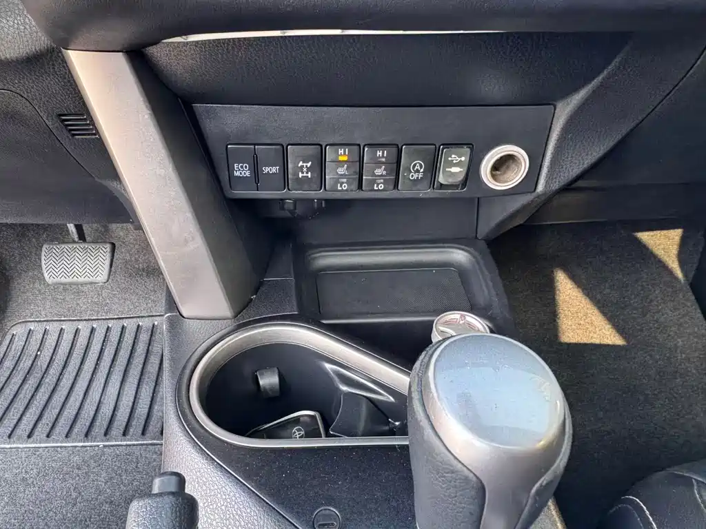 Toyota RAV4 2019 — фото 12