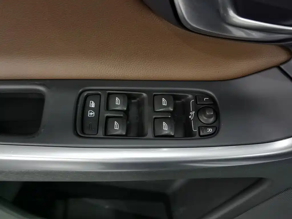Volvo XC60 2015 — фото 9