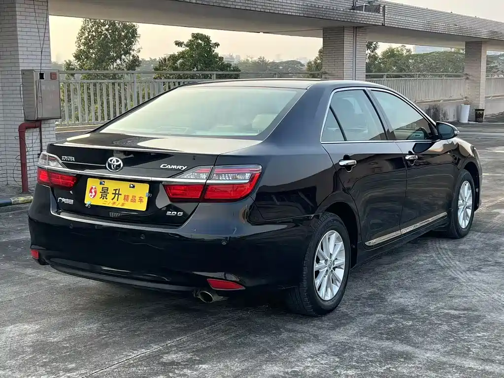 Toyota Camry 2015 — фото 4