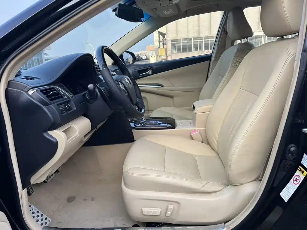 Toyota Camry 2015 — фото 7