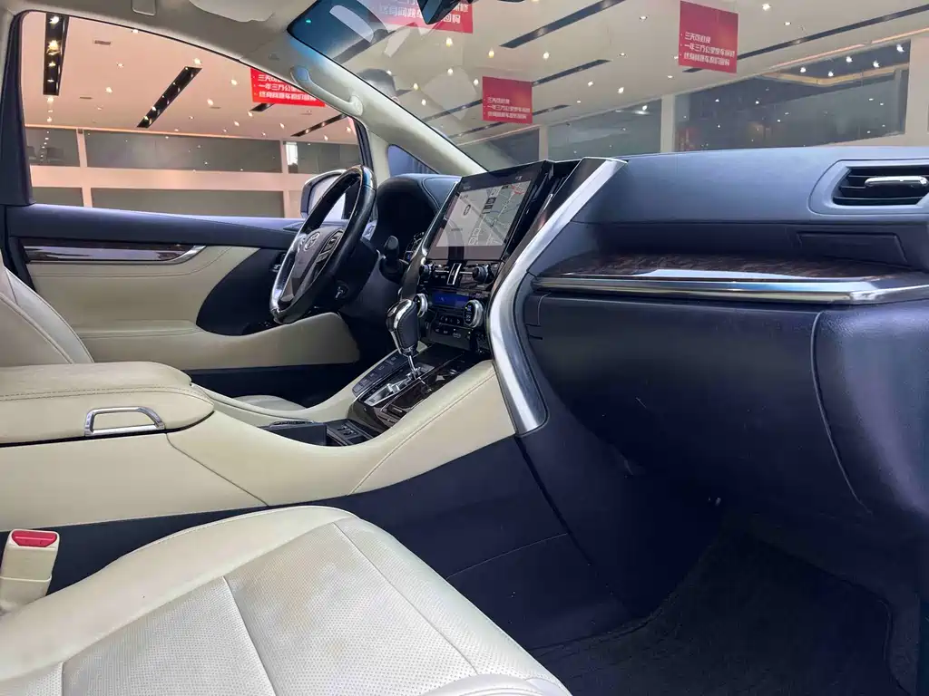 Toyota Alphard 2021 — фото 23