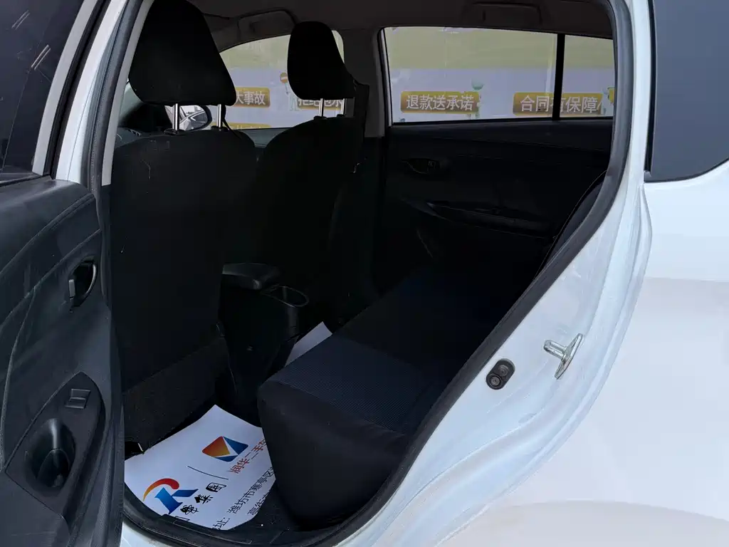 Toyota Yaris L 2016 — фото 6
