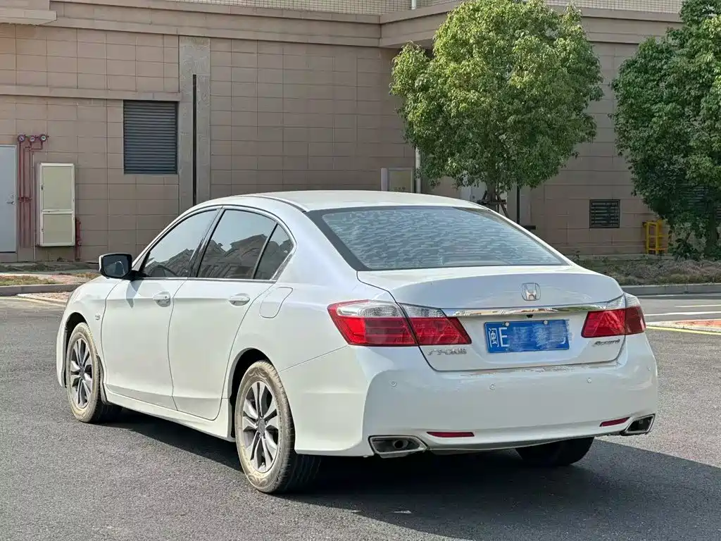 Honda Accord 2015 — фото 9