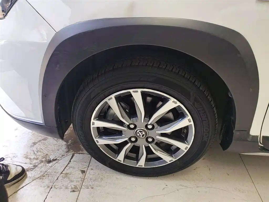 Toyota Yaris L 2020 — фото 23