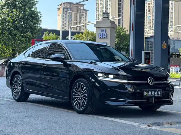 Volkswagen Magotan 2025