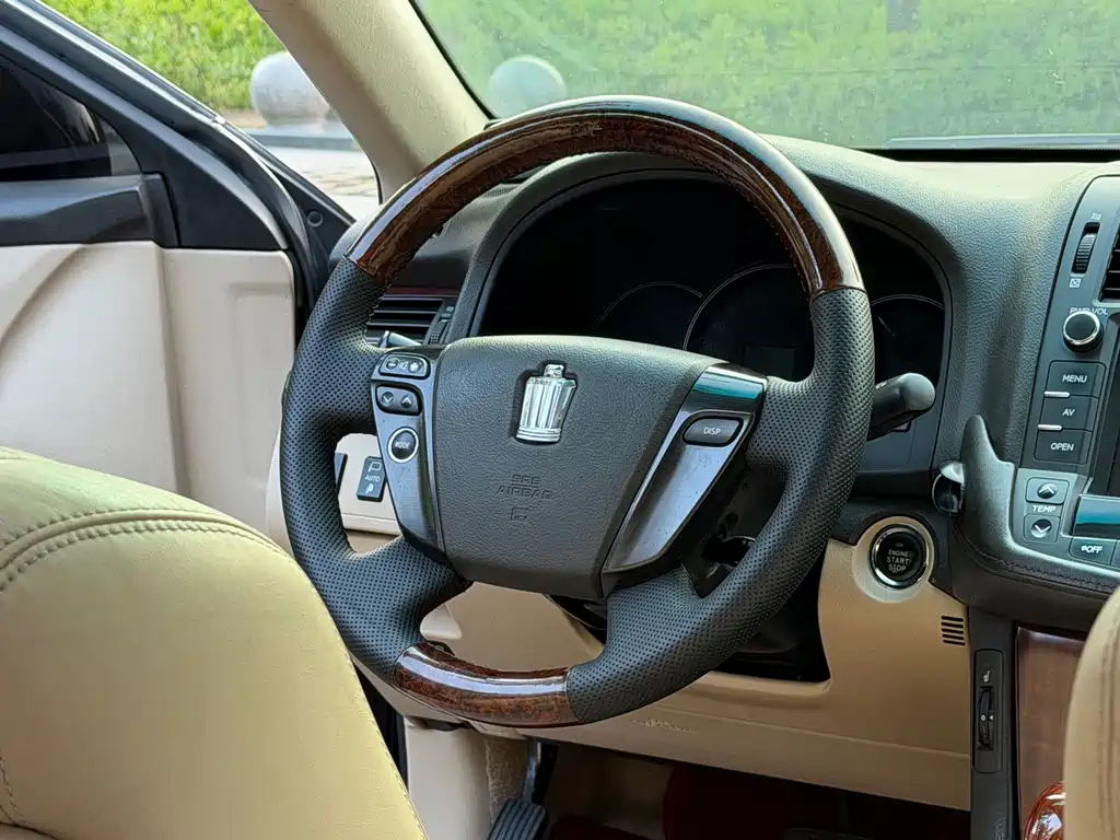 Toyota Crown 2012 — фото 13