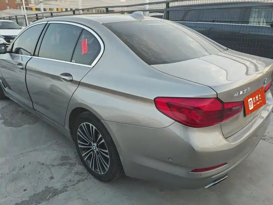 BMW 5 Series 2018 — фото 9