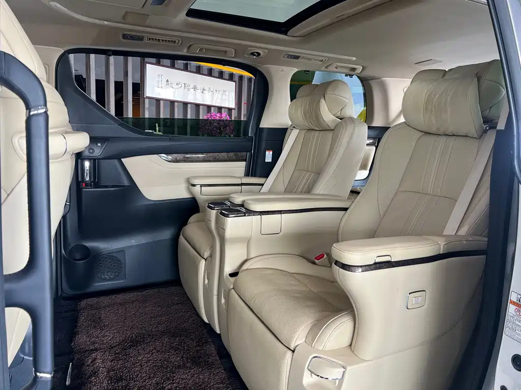 Toyota Alphard 2022 — фото 3
