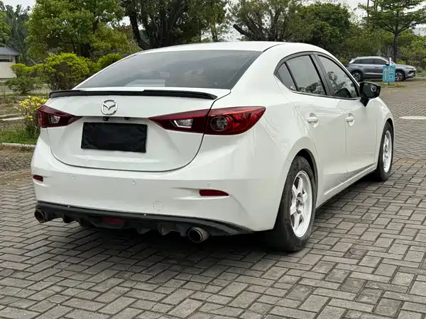 Mazda 3 Axela 2016