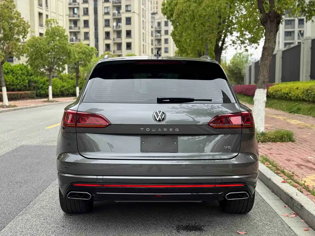 Volkswagen Touareg 2023 — фото 12