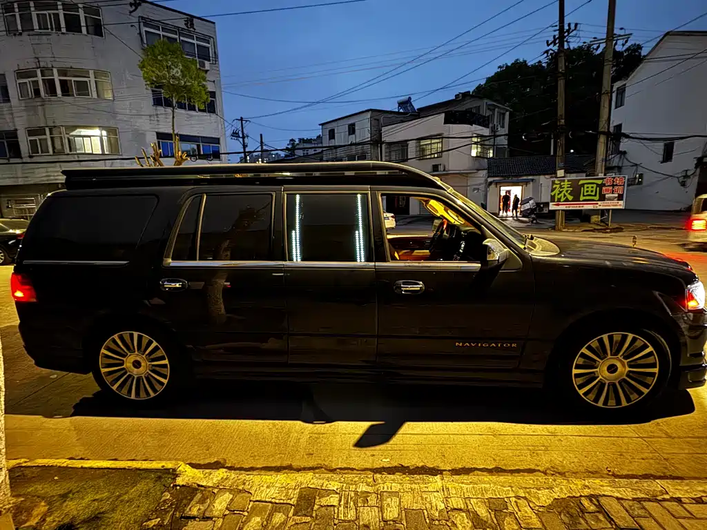 Lincoln Navigator 2018 — фото 9