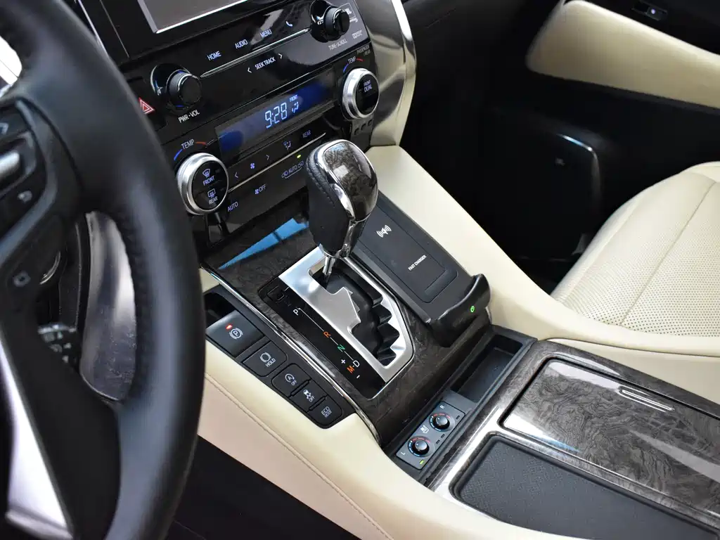 Toyota Alphard 2018 — фото 11