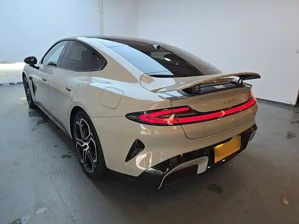 Xiaomi SU7 2024