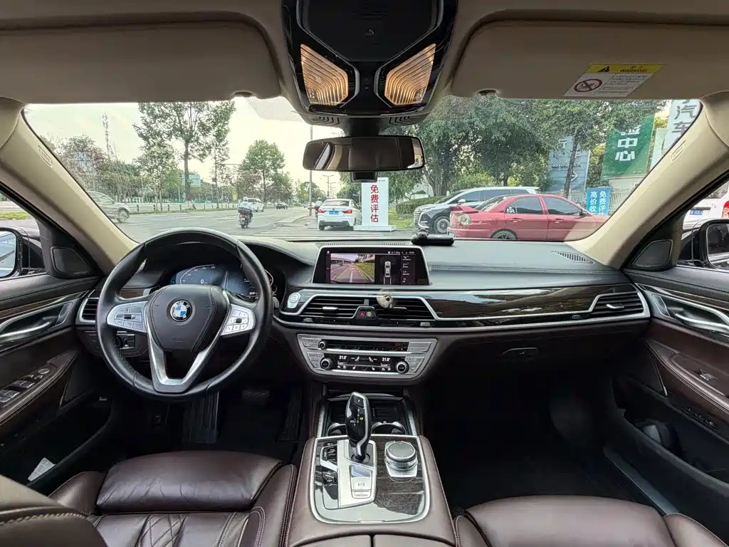 BMW 7 Series 2021 — фото 13