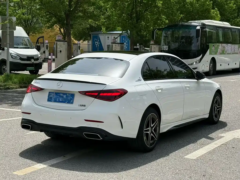 Mercedes-Benz C-Class 2024