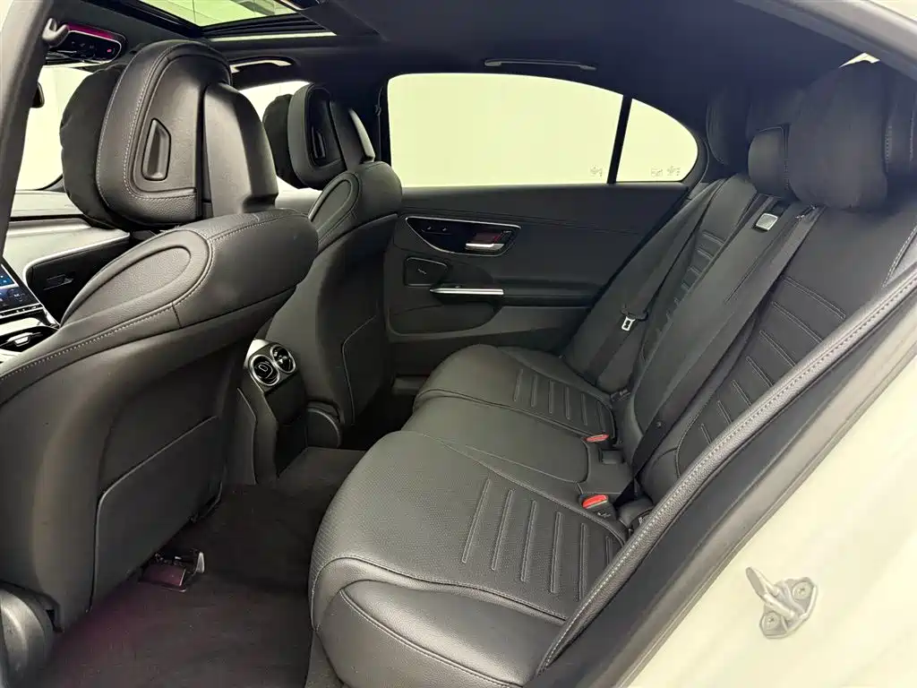 Mercedes-Benz C-Class 2023 — фото 10